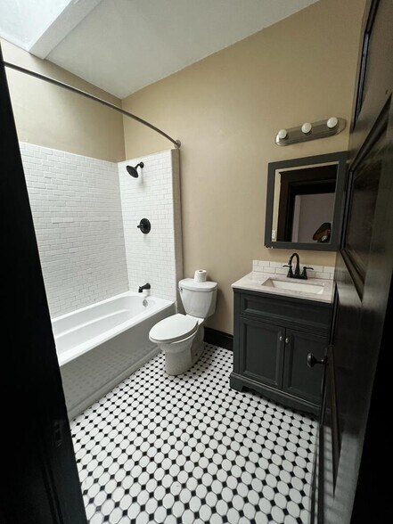 Building Photo - 1120 E 12th Ave