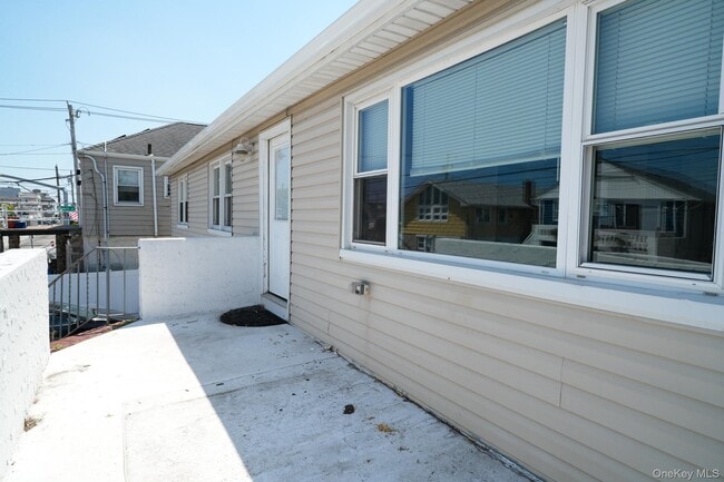 Building Photo - 59 Troy Ave