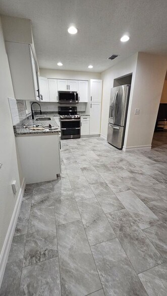 Building Photo - 741 Fairhaven St NE