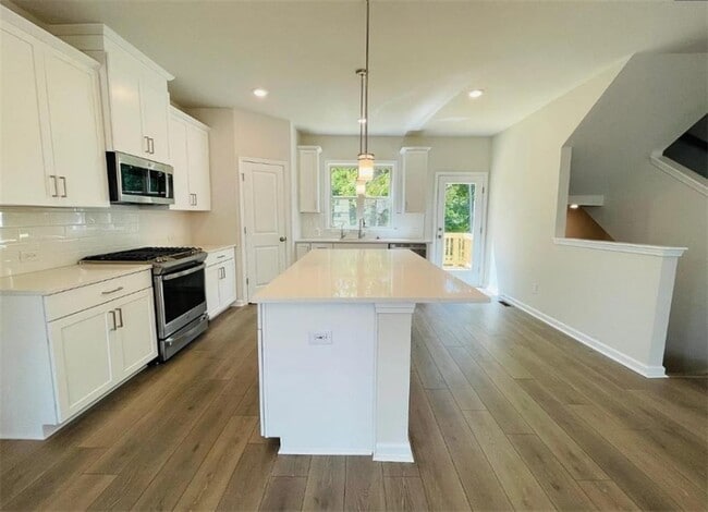 Building Photo - 3745 Davis Cir