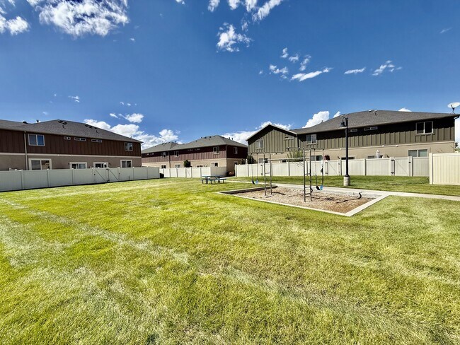 Building Photo - 6928 Village River Ln