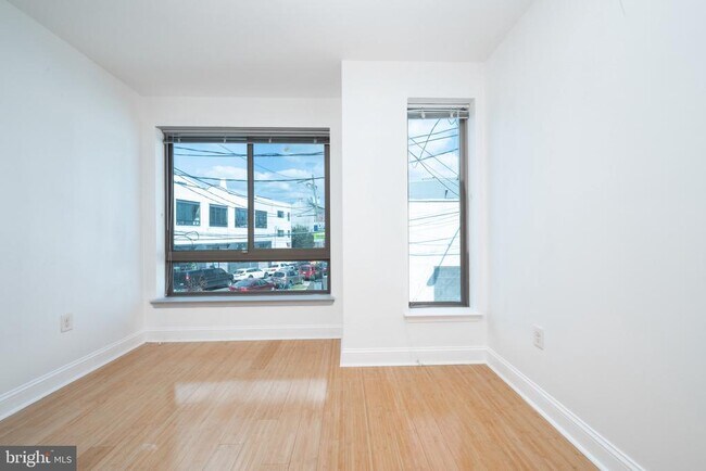 Building Photo - 2102 Berges St