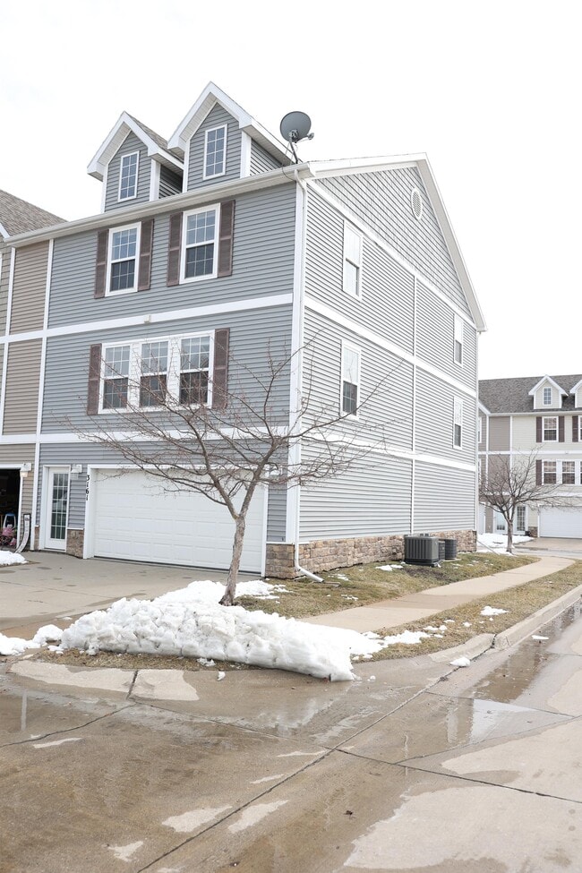 Building Photo - 3161 SW Arlan Ln