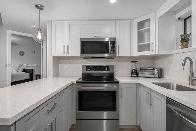 Building Photo - 8290 Lake Dr