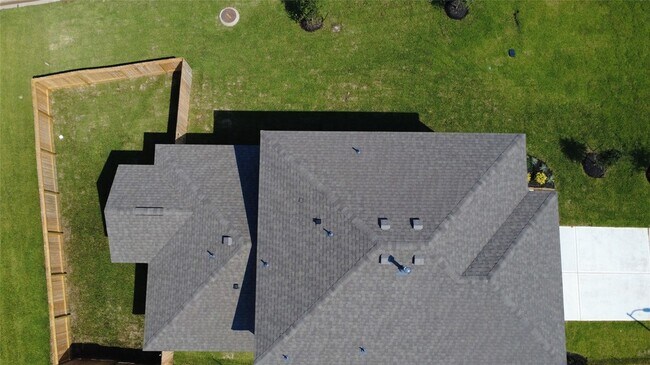 Building Photo - 16 Courageous Side Way