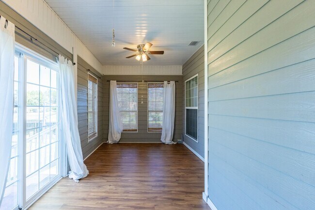 Building Photo - 4004 Grey Oak Dr