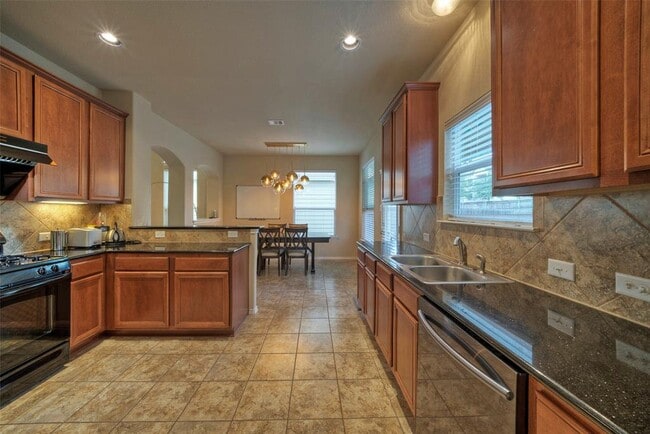 Building Photo - 8809 White Ibis Dr