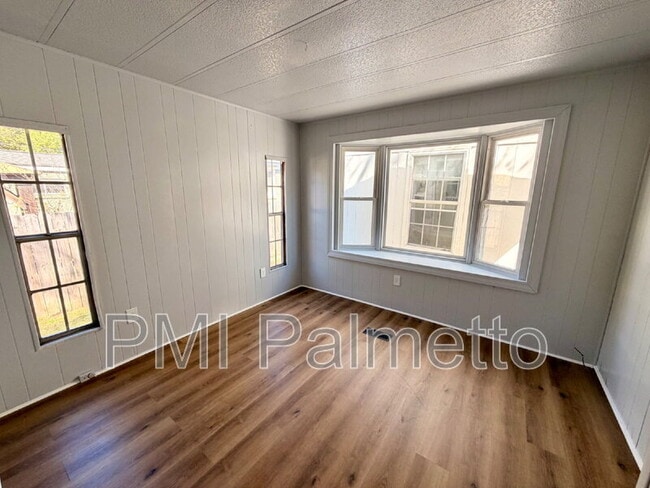 Building Photo - 3911 Persimmon St