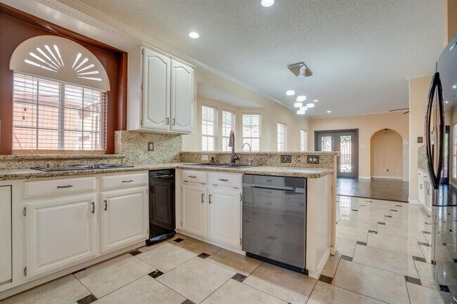 Building Photo - 2613 Brookside Dr