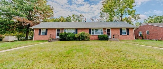 Building Photo - 203 Airport Rd