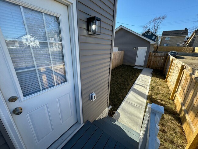 Building Photo - 2 Bedroom - Weiland Park