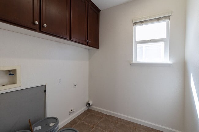 Building Photo - Move in Special $100 off first month rent!...