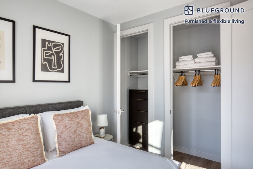 Building Photo - 68 Gold St