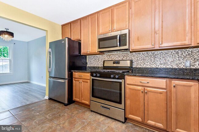 Building Photo - 826 Quince Orchard Blvd