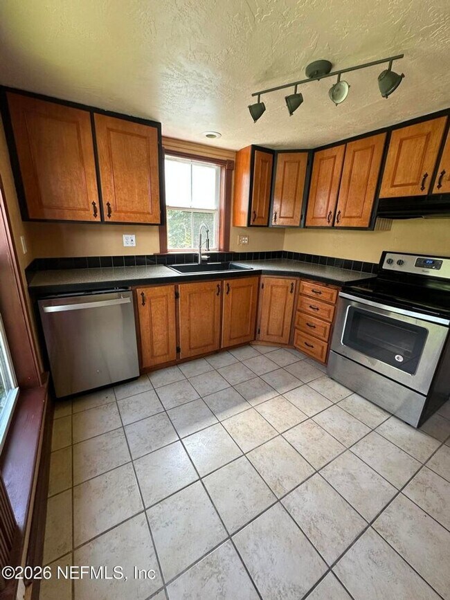 Building Photo - Private Retreat!