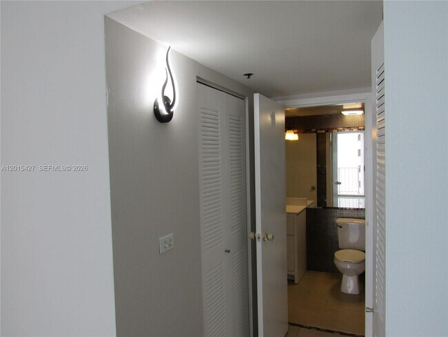 Building Photo - 7601 E Treasure Dr