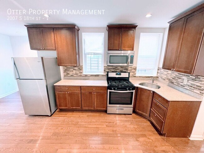 Building Photo - 2007 S 18th St