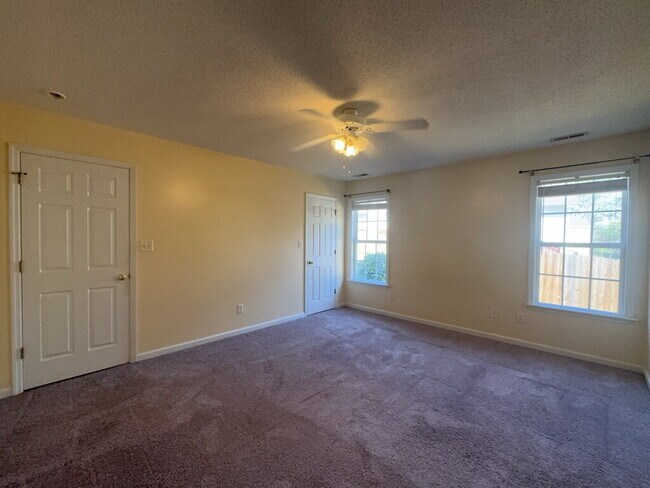 Building Photo - Wonderful 3 Bedroom Home-437 Boysenberry