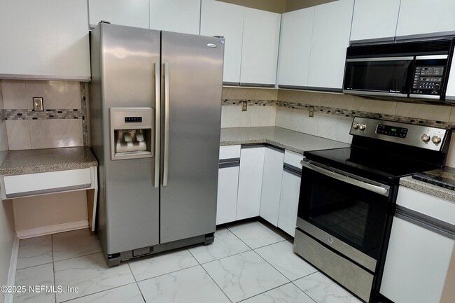Building Photo - 9241 Arbolita Way