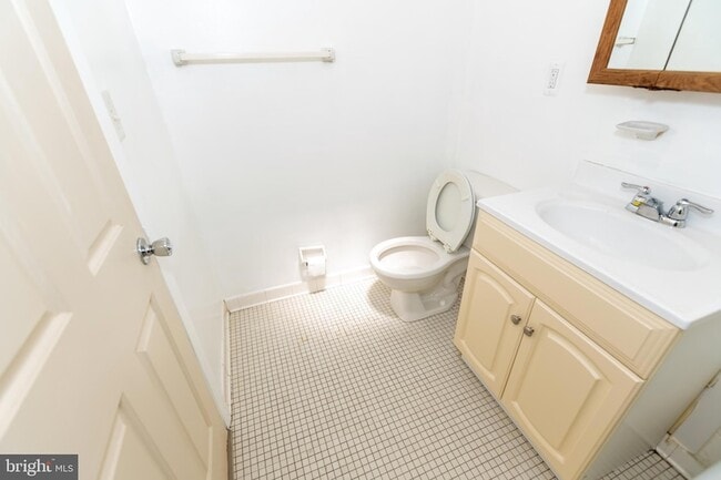 Building Photo - 640 Dover St