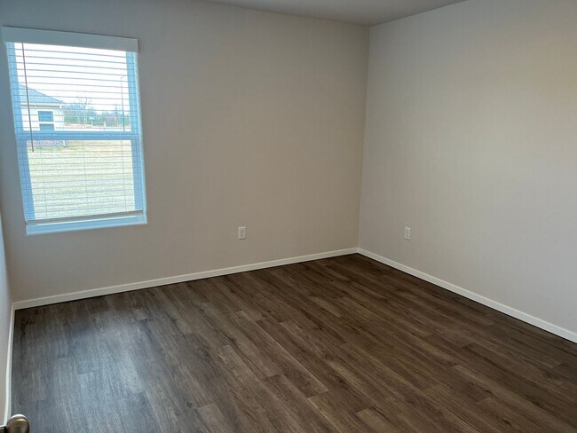 Building Photo - Your Next Home Awaits! | Pre-Leasing a Spacious 4-Bed, 2-Bath Home in Somerset