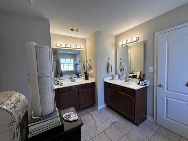 Building Photo - 312 S Brandon Way