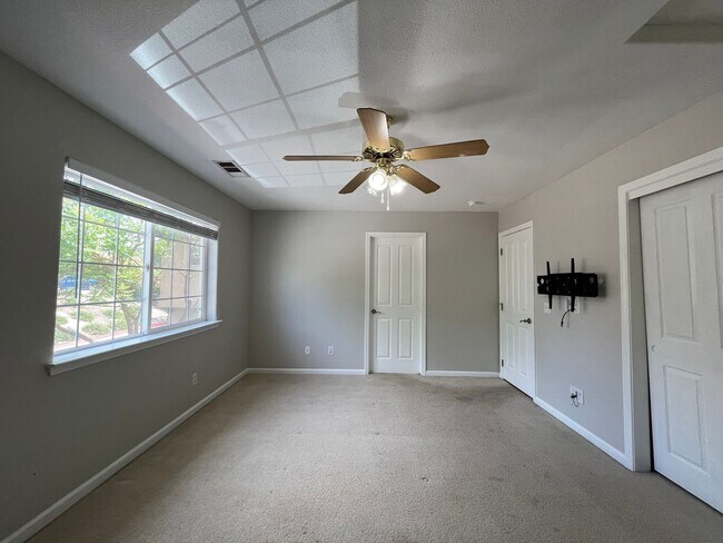 Building Photo - Charming 3 bedroom home in Paso Robles