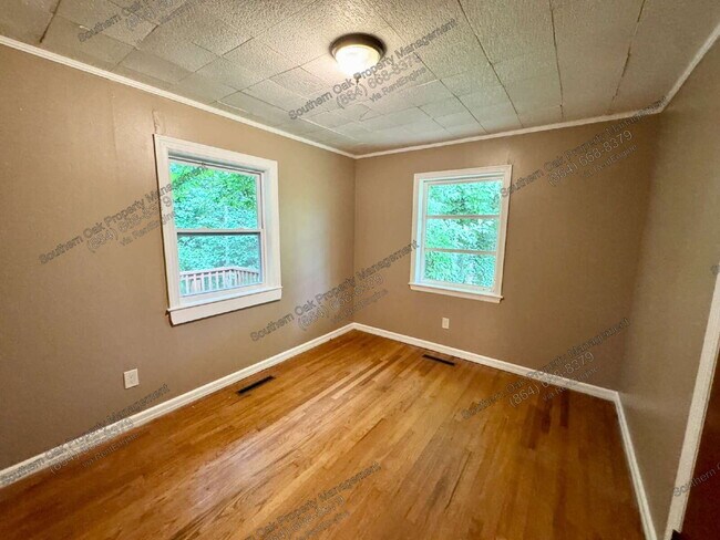 Building Photo - 1202 Garden Cir