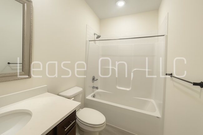 Building Photo - Spacious 3 Bedroom Home in Chalet Ridge with Large Yard