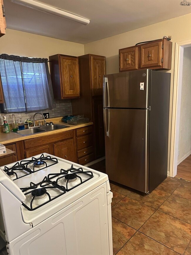 Building Photo - 2923 Lavell Ave