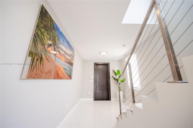 Building Photo - 3651 SW 26th St