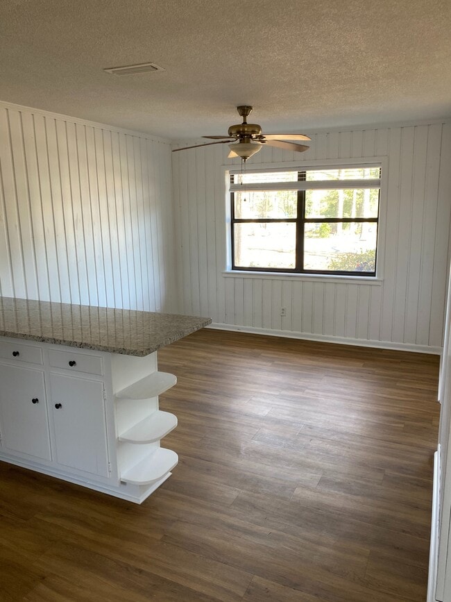 Building Photo - 1000 Fairlane Dr