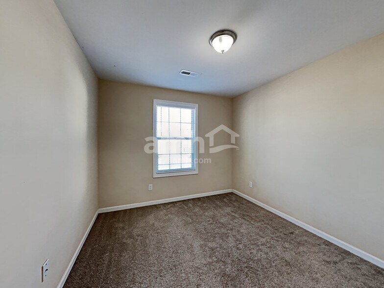 Building Photo - 4 Bolter Ct