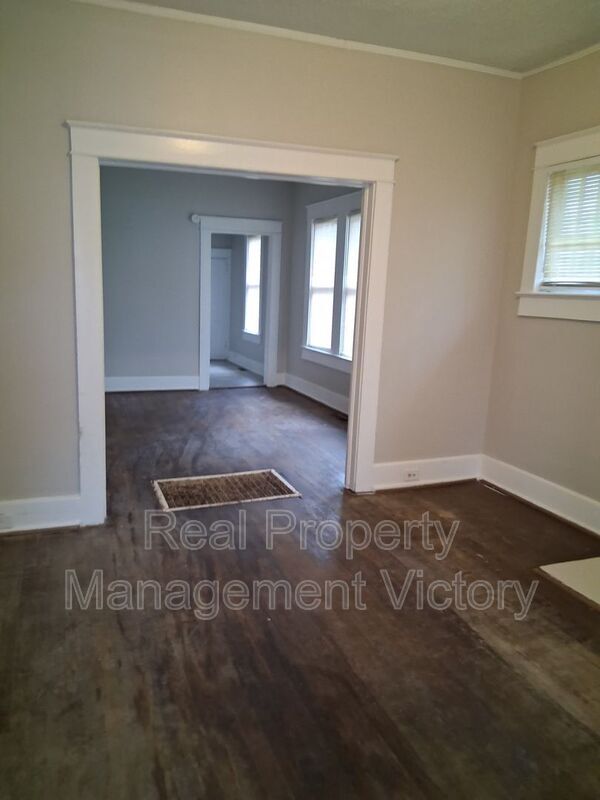 Building Photo - 7017 Division Ave