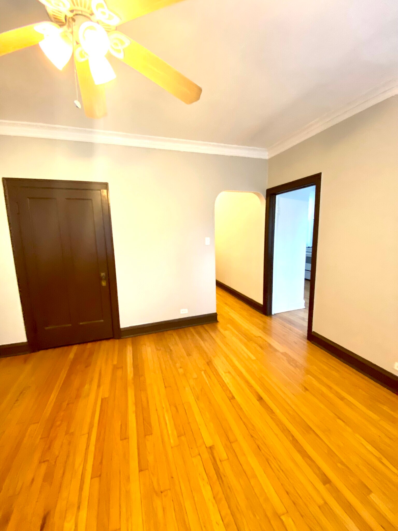 Building Photo - 2520 N Sawyer Ave