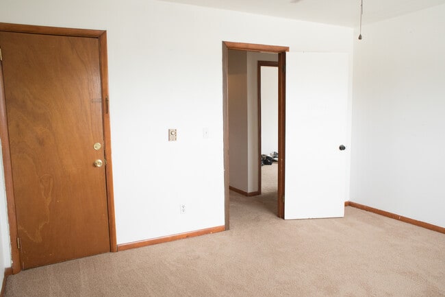 Building Photo - 2981 3rd Ave