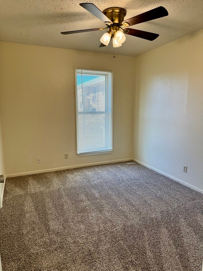 Building Photo - 1333 E 22nd St