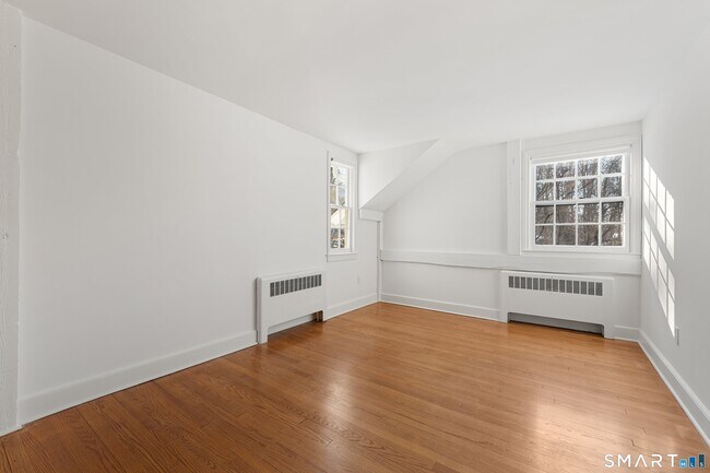 Building Photo - 111 Lyons Plain Rd