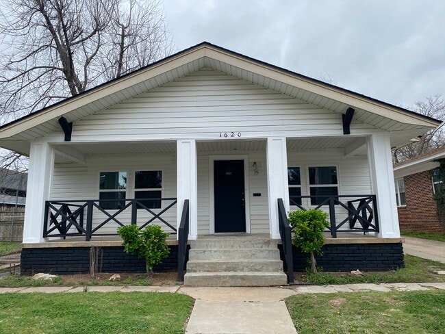 Primary Photo - 1620 N Marion Ave