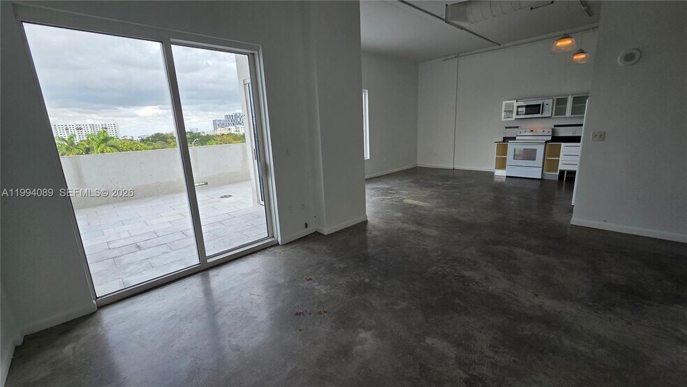 Building Photo - 10 SW South River Dr