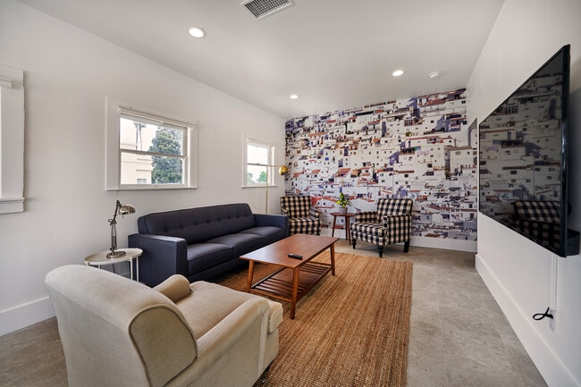 Building Photo - 1133 3rd Ave