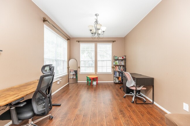 Building Photo - 6451 Applewood Forest Dr