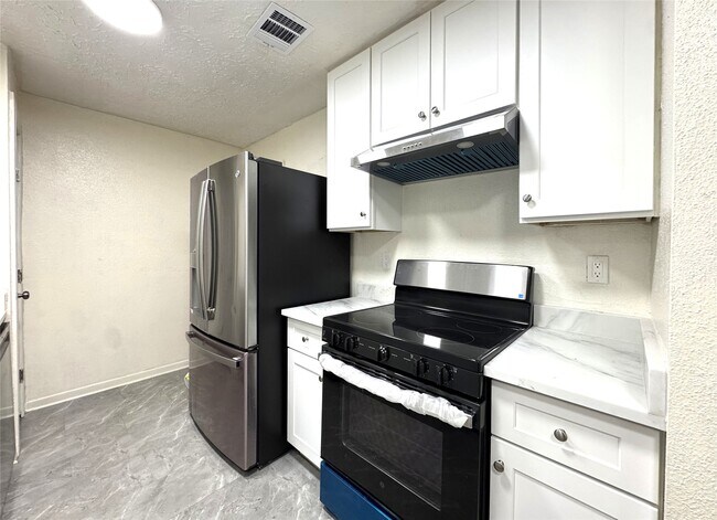 Building Photo - 22611 Braken Carter Ln