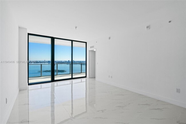 Building Photo - 700 NE 24th St