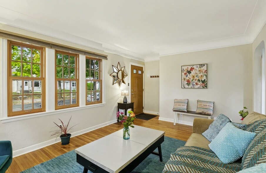 Building Photo - 5749 Pleasant Ave