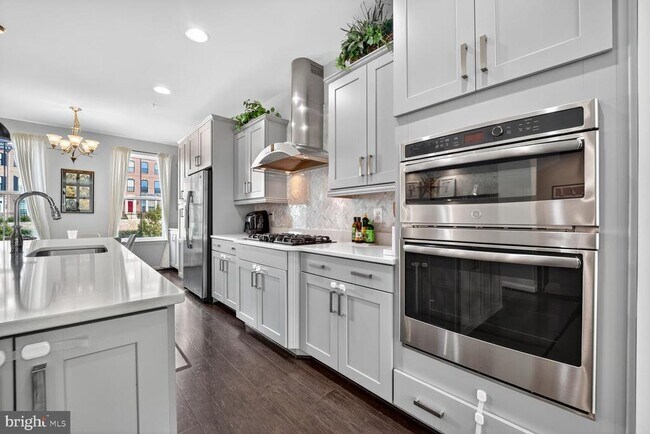 Building Photo - 506 Riversail Ln