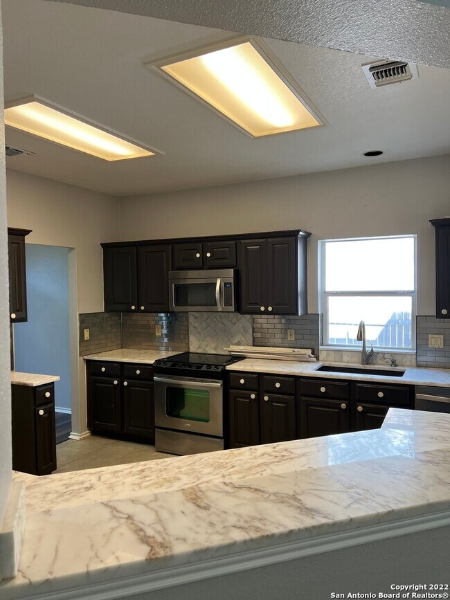 Building Photo - 4006 Legend Creek Dr