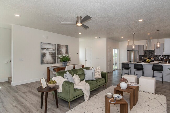 Building Photo - 516 Violets Cove Ln