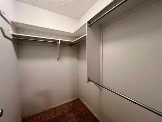 Building Photo - 502 Akron St NE