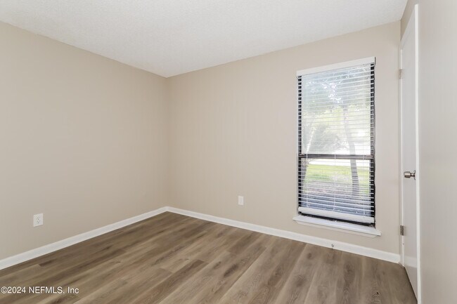Building Photo - 3938 Pine Breeze Rd S